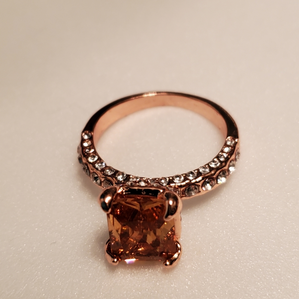 NWOT Amber square princess cut rhinestone rose gold tone ring. Size 7 - Picture 2 of 7